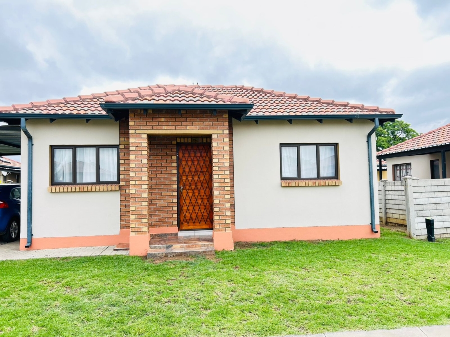 To Let 2 Bedroom Property for Rent in Waterval East North West